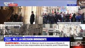 Retraites: une centaine de personnes manifestent contre la réforme à proximité de l'Assemblée