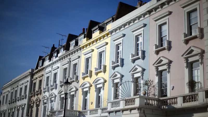 Certains propriétaires "pris de panique" font des rabais de 50%: à Londres, les départs de riches s'accélèrent, les ventes à plus de 5 millions chutent de 18% et c'est tout le marché de l'immobilier de luxe qui vacille