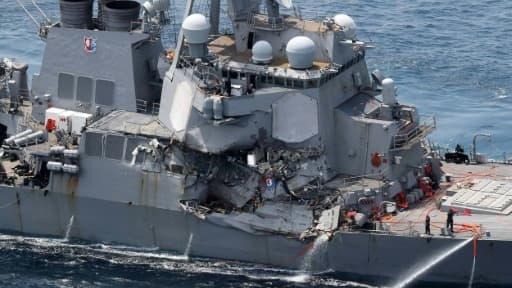 Le destroyer américain USS Fitzgerald endommagé dans une collision avec un cargo au large du Japon, le 17 juin 2017 Le destroyer américain USS Fitzgerald endommagé dans une collision avec un cargo au large du Japon, le 17 juin 2017