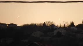 Deux météorites observées dans le ciel des Roches-de-Condrieu - Témoins BFMTV