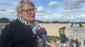 Marie-Christine Marmignon, grand-mère de Léa interviewée devant la tombe de la fillette