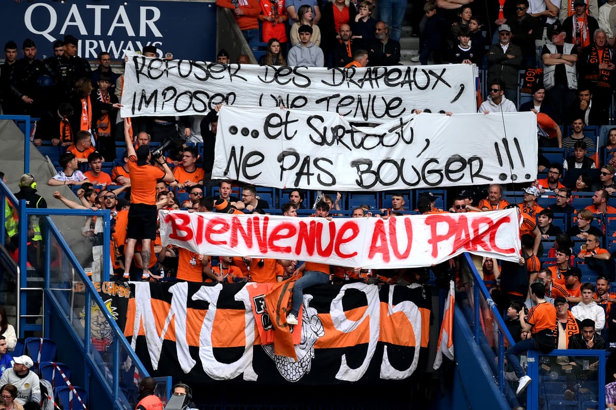 PSGLorient la banderole des supporters bretons contre la direction du