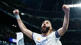 Karim Benzema célèbre un but lors de Real-PSG en C1, le 9 mars 2022