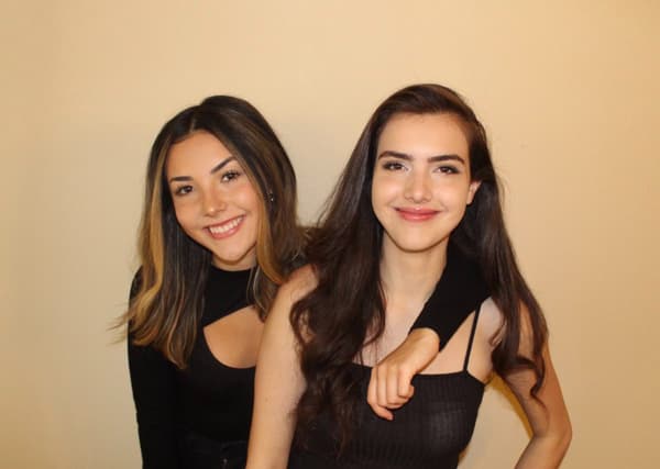 Andrea et Alexandra Botez, les soeurs canadiennes qui gèrent la plus grosse chaîne Twitch pour des joueuses d'échecs