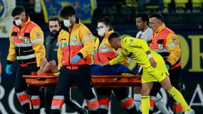 Francis Coquelin évacué sur civière lors de Villarreal-Barça