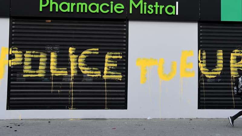 Un tag "Police tueur" dans le quartier du Mistral à Grenoble, le 5 mars 2019.