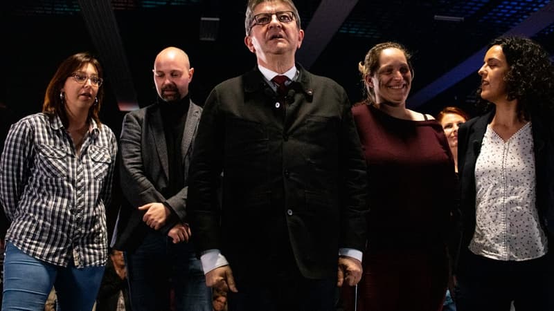 Jean-Luc Mélenchon, entouré de Manon Aubry (à droite) et de Thomas Guénolé (à gauche), lors du meeting de Saint-Brieuc, le 27 mars 2019