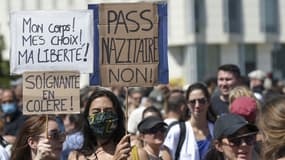 Manifestation contre l'extension du pass sanitaire, à Nantes (ouest de la France) le 17 juillet 2021