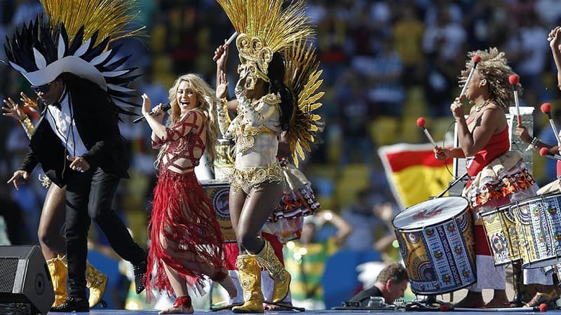 Shakira chantant lors de la cérémonie de clôture du Mondial 2014, au Macarena Stadium de Rio de Janeiro. 