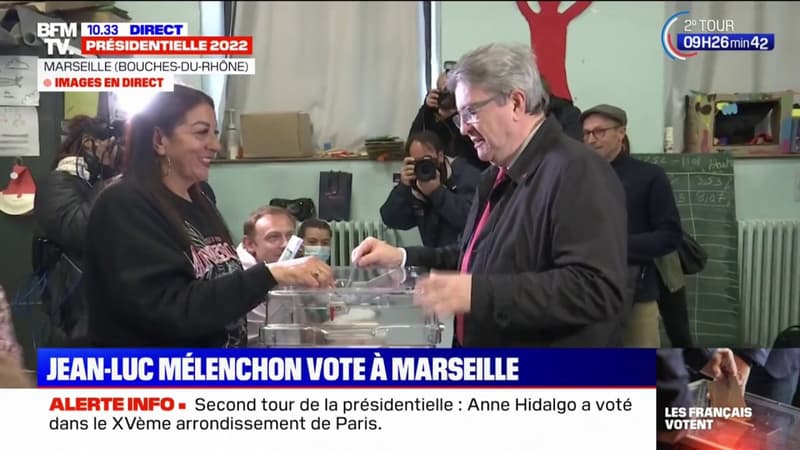 Présidentielle: Jean-Luc Mélenchon a voté à Marseille