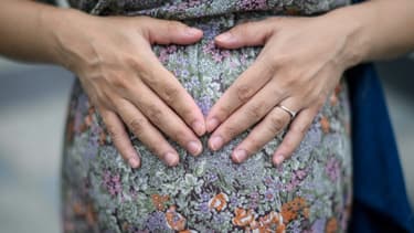 Une femme enceinte (illustration)