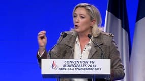 La présidente du FN Marine Le Pen ce dimanche, lors de la convention de son parti sur les municipales.