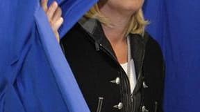 Marine Le Pen, la présidente du FN. Les syndicats multiplient depuis le début de l'année les incursions sur le terrain politique pour dénoncer les "solutions dangereuses" du Front national sans aller jusqu'à donner de consigne de vote à leurs adhérents. /
