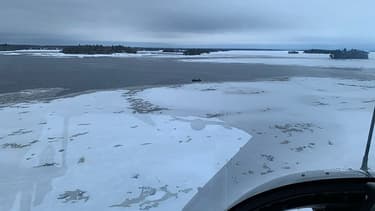 Photo aérienne des recherches des cinq Français disparus dans un accident de motoneige, à proximité du lac Saint-Jean, au Québec, le 22 janvier 2020.