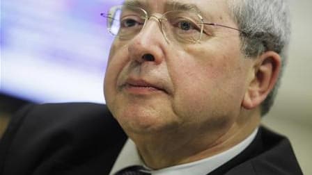 Le Conseil constitutionnel a rejeté une procédure introduite par le président socialiste de la région Ile-de-France, Jean-Paul Huchon, qui est de nouveau menacé d'invalidation. Le contentieux porte sur une campagne de communication sur les transports publ