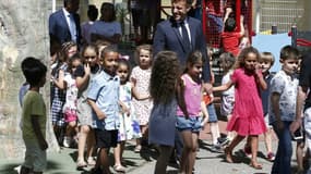 Le président de la République Emmanuel Macron lors de la visite de l'école Menpenti, à Marseille, le 2 juin 2022 (illustration). 