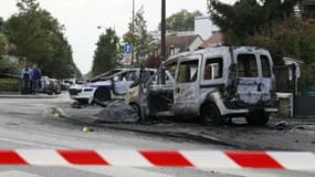 Les voitures de police brûlées lors de l'attaque de Viry-Châtillon, le 8 octobre 2016 - AFP