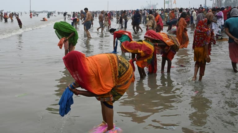 Des pèlerins effectuant des baignades rituelles en Inde. (Photo d'illustration)