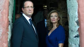 François Hollande et Valérie Trierweiler le 12 octobre 2012 sur l'île de Gorée, près de Dakar.