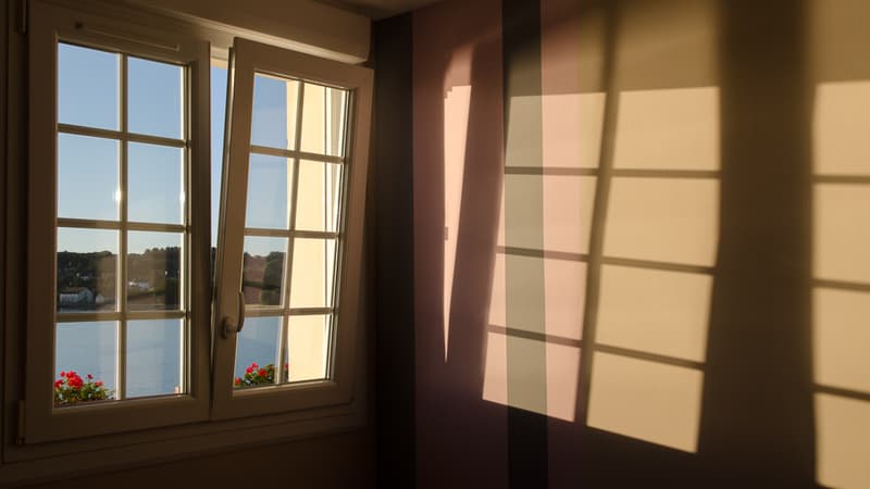 Une fenêtre entrouverte (Photo d'illustration).