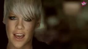 Pink nue, la star fière de son corps