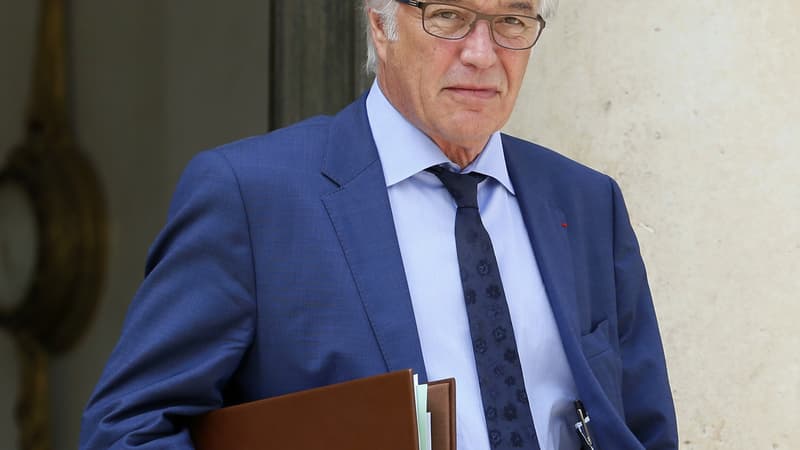 Le ministre du Travail François Rebsamen quitte l'Elysée après une réunion de travail, le 16 juillet 2014.