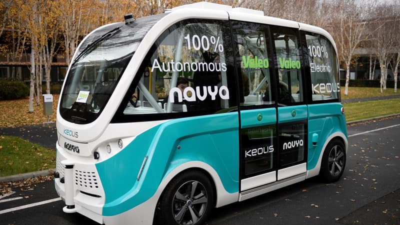 Le véhicule autonome développé par la société française Navya, le 20 novembre 2017, à Bobigny.