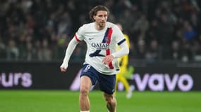 Lé défenseur du PSG Ilya Zabarnyi face à Metz le 13 décembre 2025