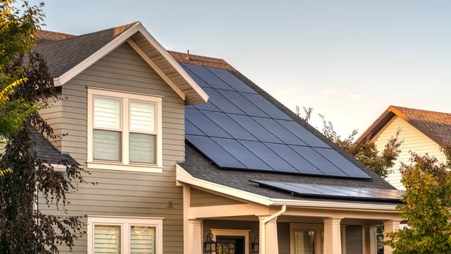 Pourquoi et comment installer des panneaux solaires chez soi ?
