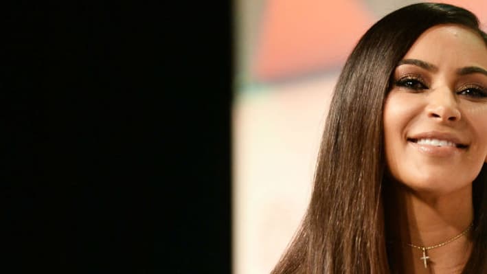 Kim Kardashian lors d'une conférence à Los Angeles en 2016 Kim Kardashian lors d'une conférence à Los Angeles en 2016