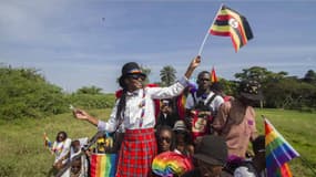 Une Gay Pride célèbre l'abandon d'une loi anti-homosexualité à Entebbe en Ouganda le 8 août 2015