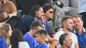 Adrien Rabiot et sa mère et conseillère Véronique après l'élimination de l'équipe de France en demi-finale de l'Euro contre l'Espagne (2-1), le 9 juillet 2024