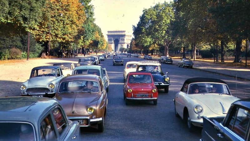 Des voitures dans les rues de Paris, bientôt seulement sur les cartes postales?
