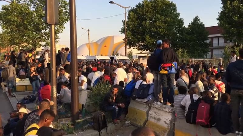 Avant 6 heures du matin, l'évacuation porte de la Chapelle avait déjà commencé.