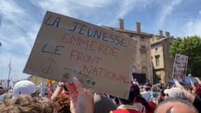 La pancarte d'un manifestant lors de la manifestation contre l'extrême droite à Marseille ce samedi 15 juin 2024