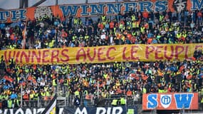 Les gilets jaunes dans le tribunes du Vélodrome