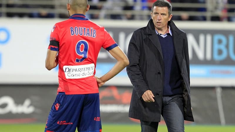 Thierry Laurey espère encore avoir Khalid Boutaïb, qu'il entraînait déjà au Gazélec Ajaccio, la saison prochaine à Strasbourg.