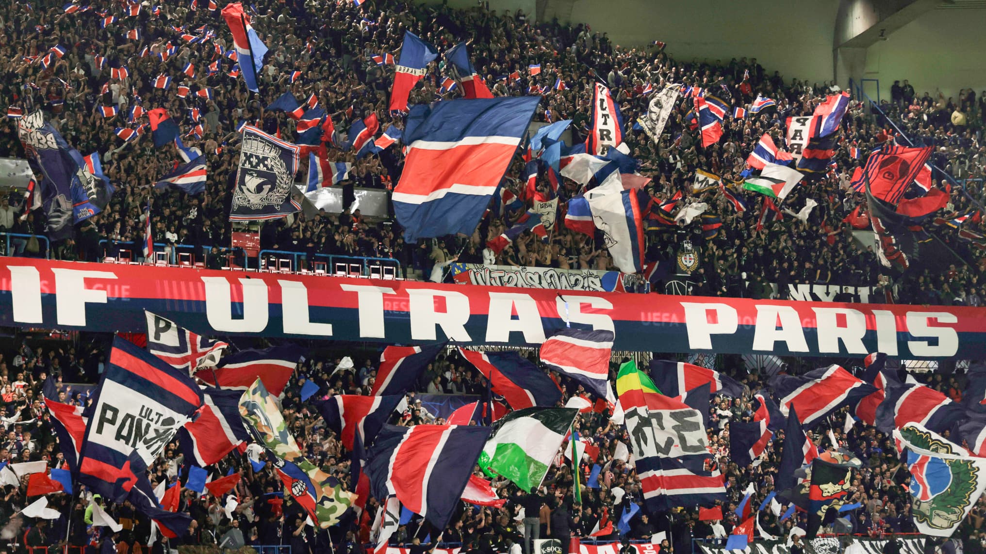 Psg Ol Chants Insultants Banderole Pol Mique Relation Entre