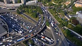 Porte de Bagnolet, le périphérique est fermé à la circulation ce lundi matin.