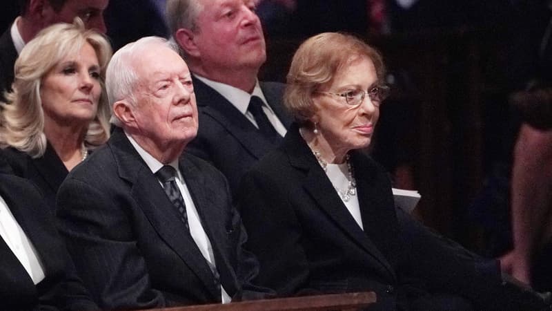 L'ancien président des Etats-Unis Jimmy Carter et sa femme Rosalynn Carter aux funérailles de George W. Bush, le 5 décembre 2018 à Washington DC.