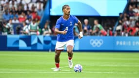 Loïc Badé avec l'équipe de France olympique en juillet 2024.