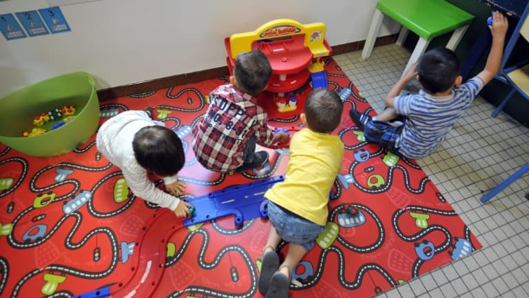 Une proposition de loi veut interdire d’exposer les enfants aux écrans dans les crèches comme chez les assistantes maternelles