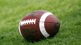 Un ballon de football américain