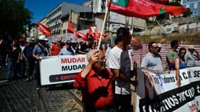 Environ 5.000 Portugais ont défilé à Lisbonne pour protester contre les mesures d'austérité adoptées par le gouvernement