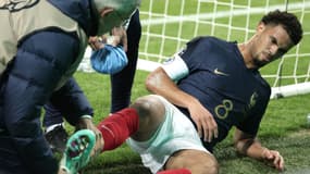 Le Français Warren Zaïre-Emery se fait soigner la cheville face à Gibraltar