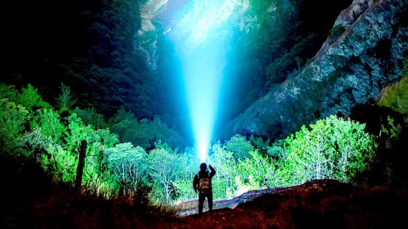 Elle servira toujours : cette lampe frontale d’une autonomie de 30 heures fait un carton
