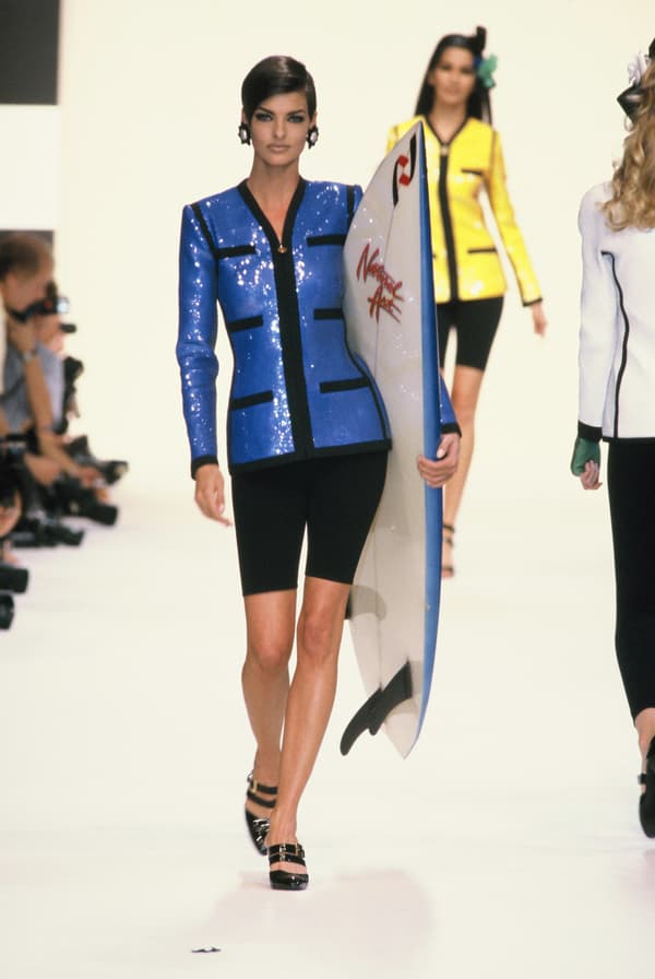 Ensemble tailleur "Surf" et planche, Chanel par Karl Lagerfeld, Printemps-Eté 1991.