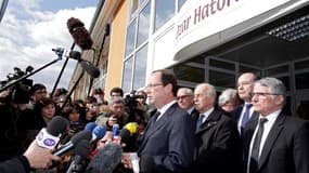 François Hollande s'est rendu lundi après-midi à Toulouse, où il a rendu hommage aux victimes de la fusillade survenue dans la matinée au collège-lycée juif Ozar Hatorah en appelant à "une réponse commune et ferme de toute la République". /Photo prise le