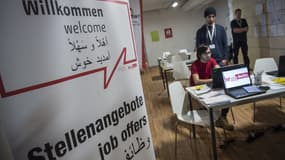 Un centre de recrutement à l'intention des migrants et réfugiés dans l'ancien aéroport Tempelhof à Berlin.