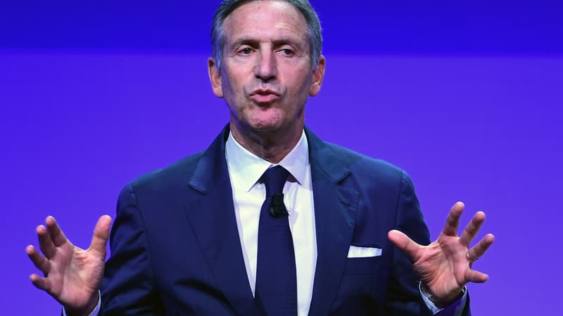 Howard Schultz a grandi à New York puis et fait fortune en bâtissant l'empire de la chaîne de cafés Starbucks.